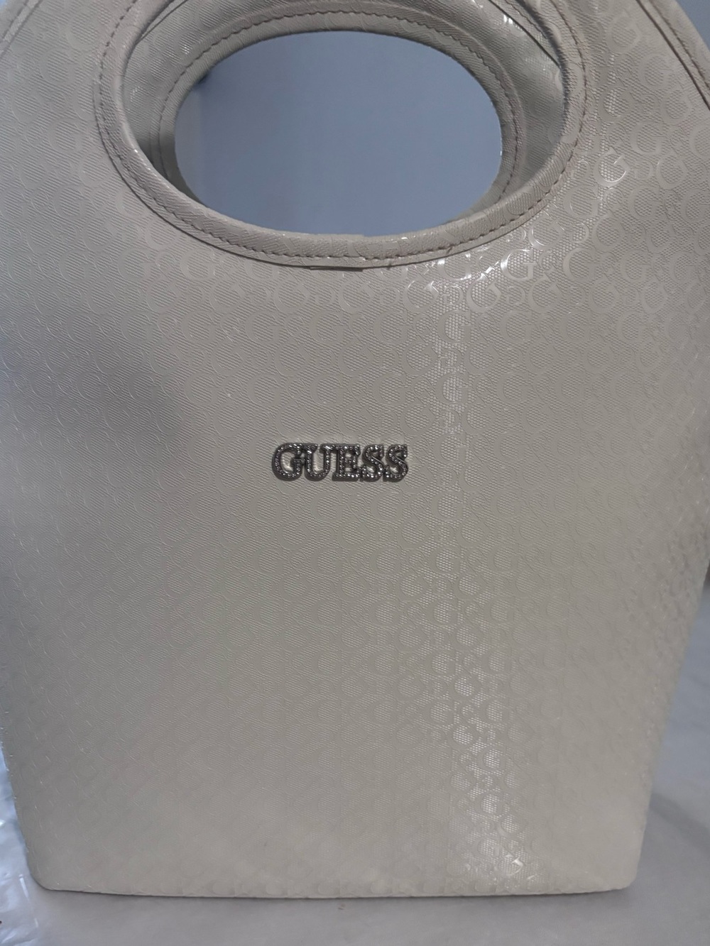 GUESS Cream Patent woman’s lunch bag